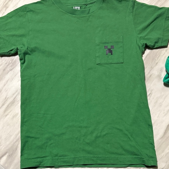 Uniqlo Kids Green Graphic Tees Set - Picture 6 of 8